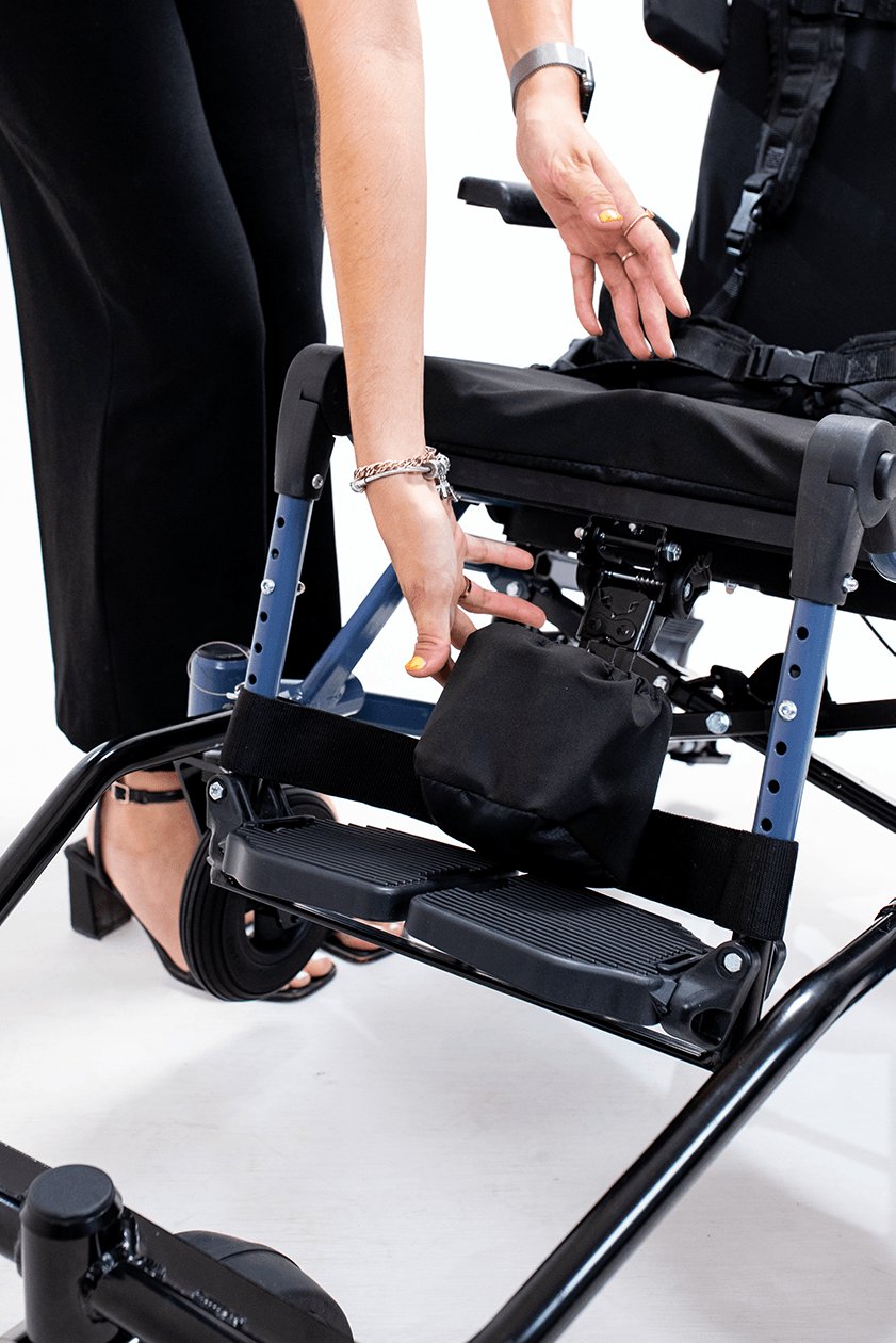 Cub abductor detail, lowered position